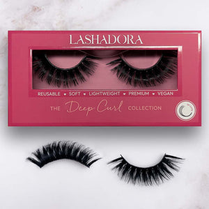 Russian Curl meets wispy Cat Eyes von LASHADORA Style DC44