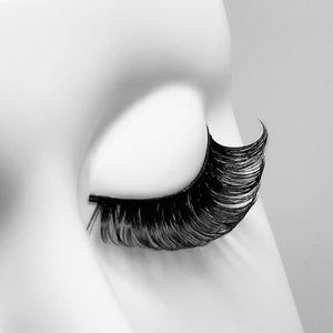 Russian Curl meets wispy Cat Eyes von LASHADORA Style DC44