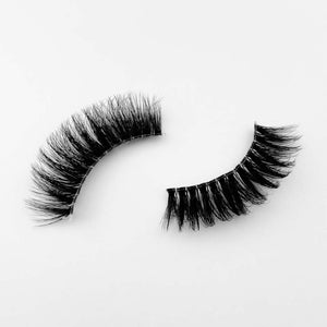 Fluffy, wispy Lashes von LASHADORA Style FM34