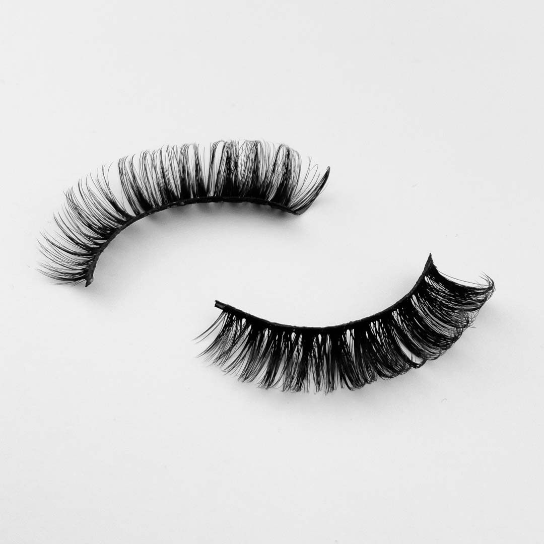 Russian Curl meets Cat Eyes von LASHADORA Style DC43