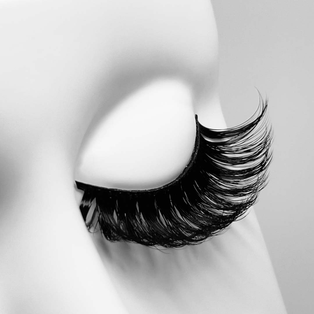 Russian Curl meets Cat Eyes von LASHADORA Style DC43