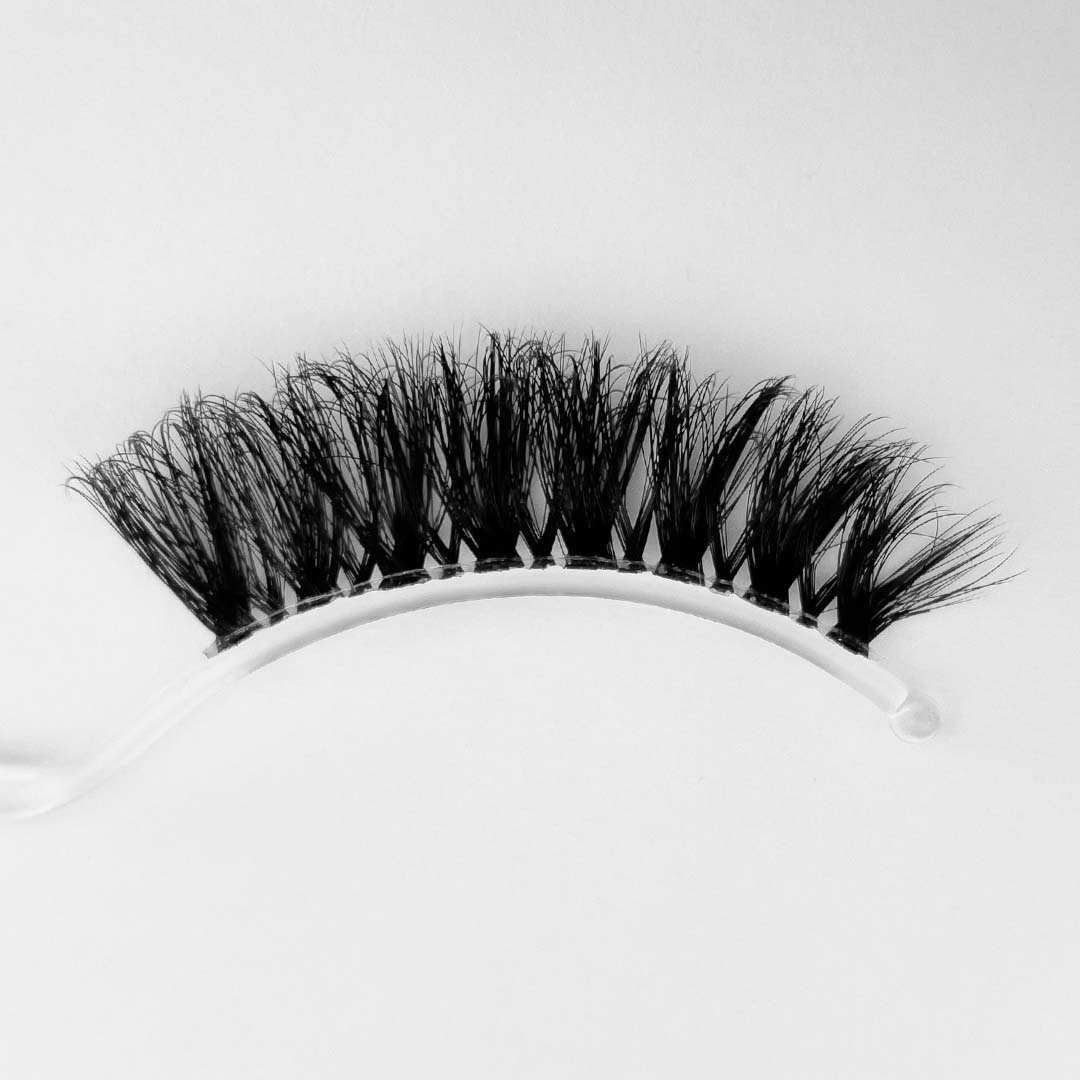 Fluffy meets cat eyes von LASHADORA: Style FM33 für verführerische Augen