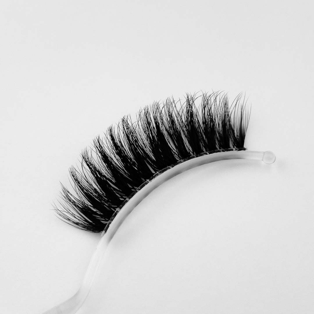 Fluffy, wispy Lashes von LASHADORA Style FM34