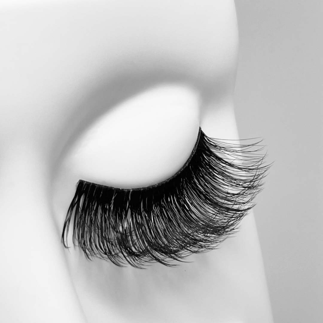 Fluffy, long Lashes von LASHADORA Style FM35