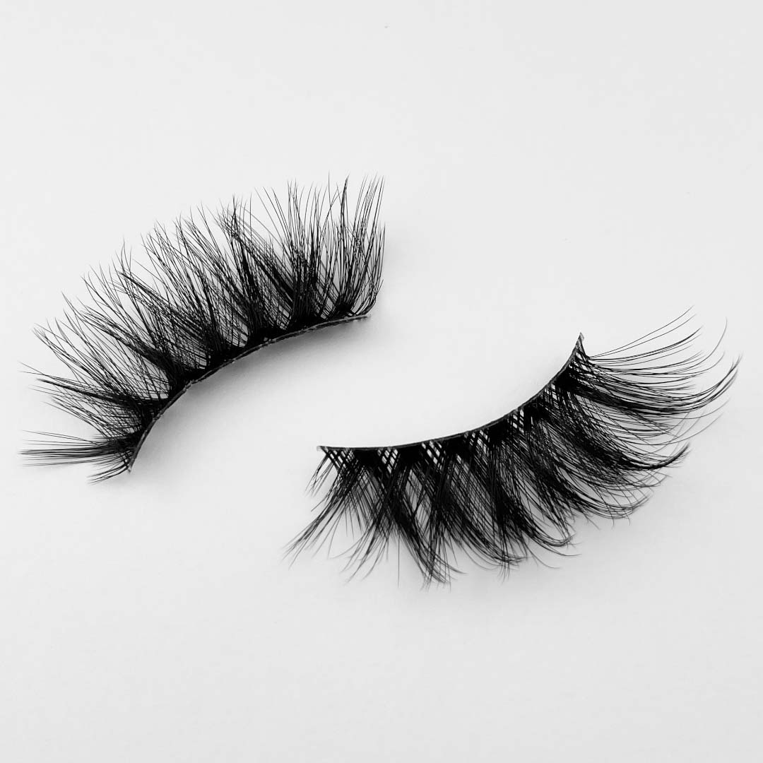 Extravagante, fluffy Wimpern mit dem Style FM37