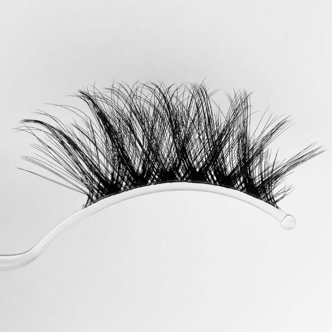 Extravagante, fluffy Wimpern mit dem Style FM37