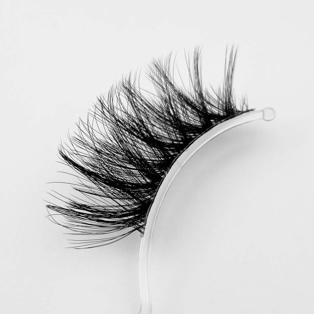 Extravagante, fluffy Wimpern mit dem Style FM37