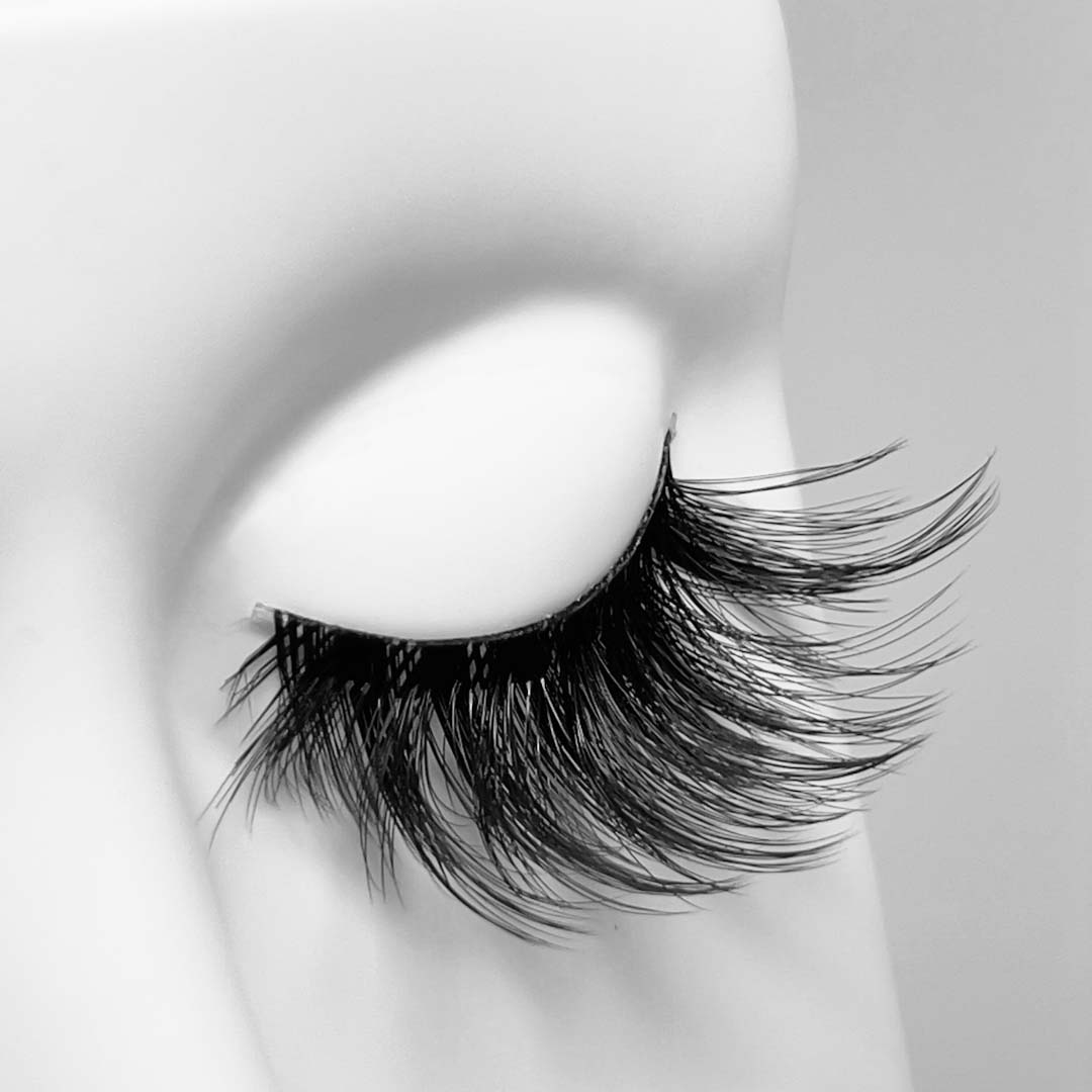 Extravagante, fluffy Wimpern mit dem Style FM37